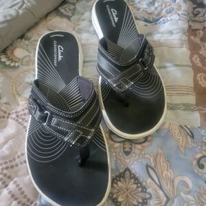 Clark's Cloudsteppers Sandals Flip-Flops Breeze Sea-Black & White NWOB Size 10